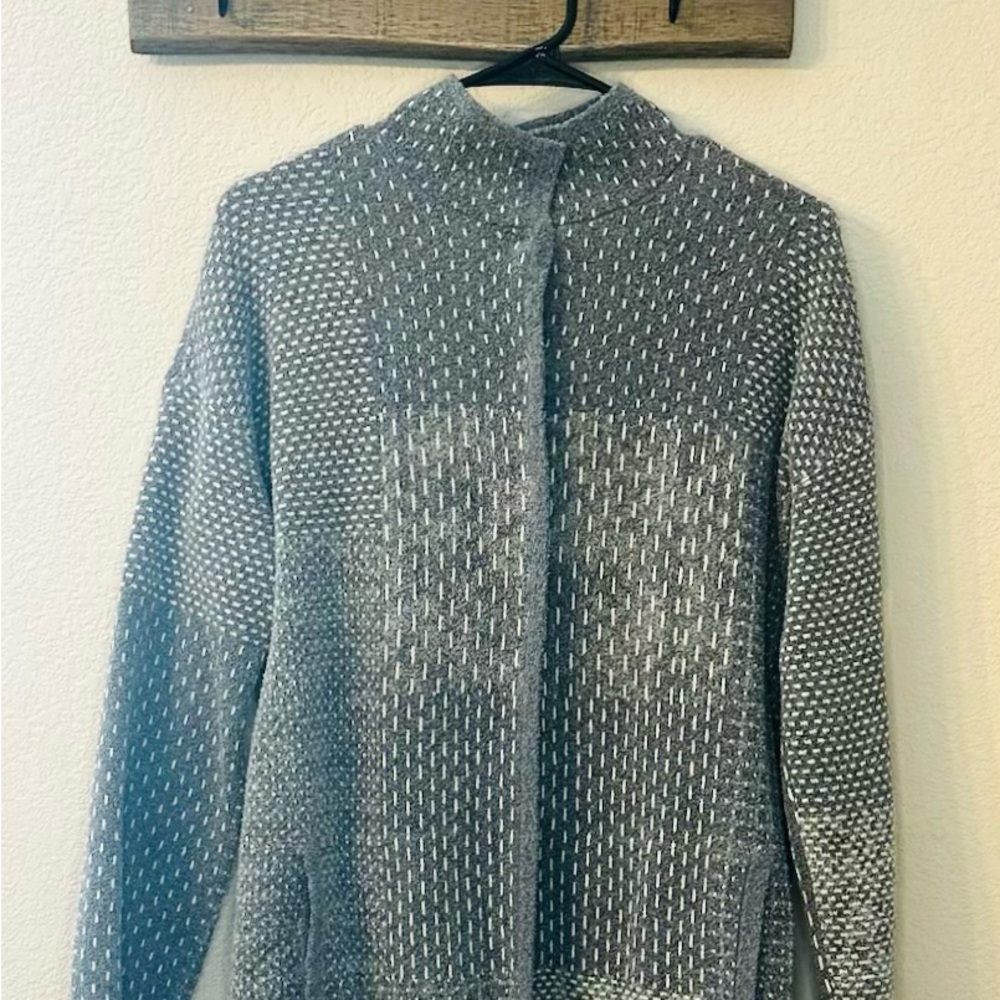 Elegant Gray Women's Cardigan